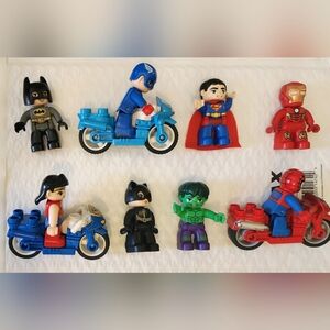 Lego Duplo 8 superheroes & 3 motorcycles